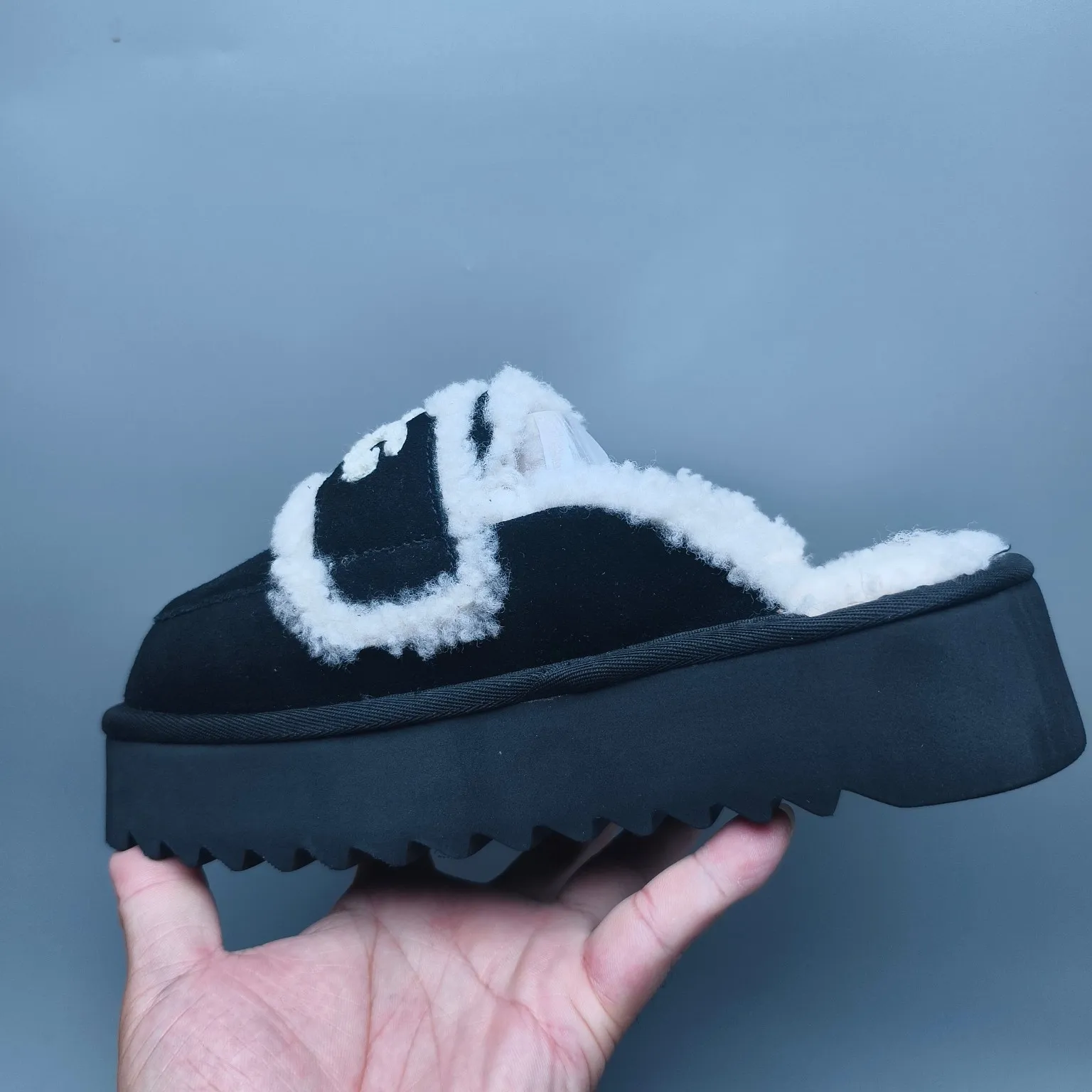 💰480 UGG sheepskin all-in-one snow boots 1208 Thick-soled curly fur casual fur flip flops with large logo Color: maroon sand antelope brown black chocolate Code number: 35-40 yards